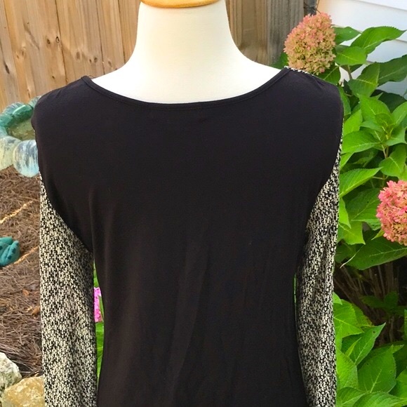 Lucy & Laurel Hi Lo Mixed Media Top - Picture 7 of 13